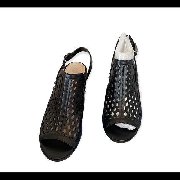 Easy Street Erin Black Sandals Size 6 1/2 - Picture 11 of 13